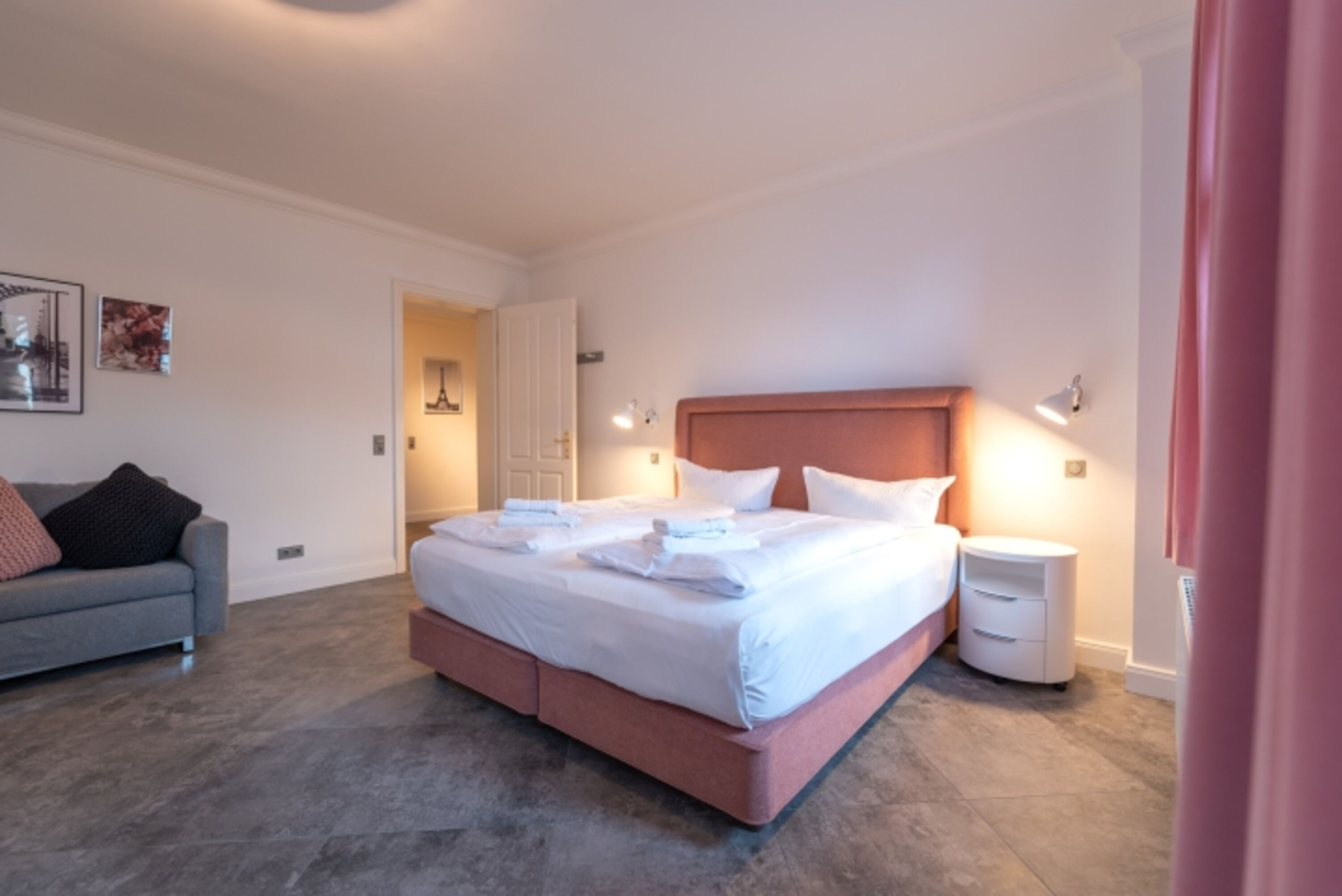 Schlafzimmer 1