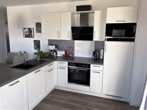 voll ausgestattete Einbauküche