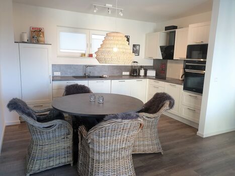 offener Küchen-Essbereich