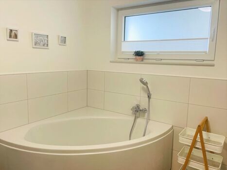 Vollbad mit Fenster