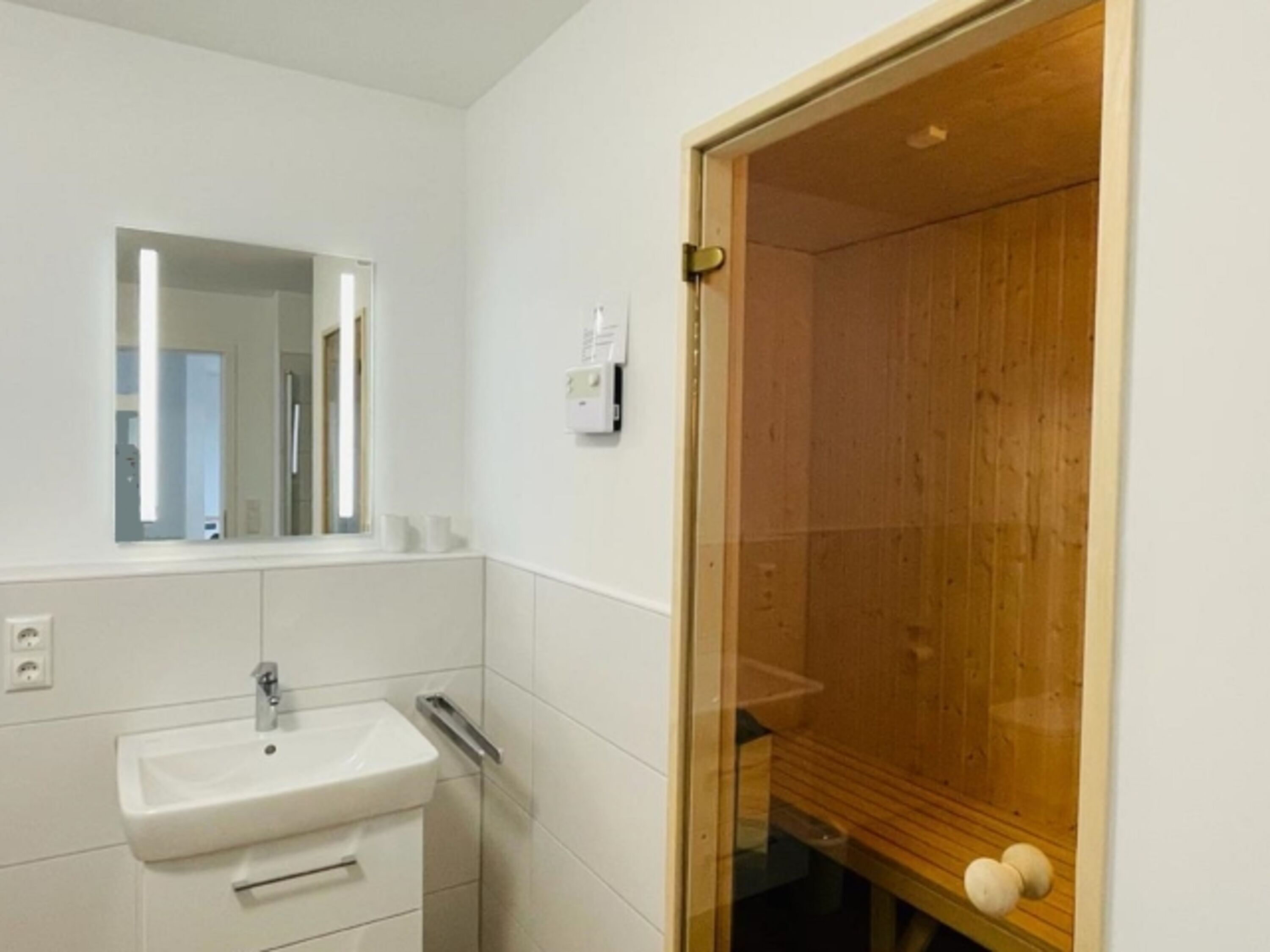 und eigener Sauna