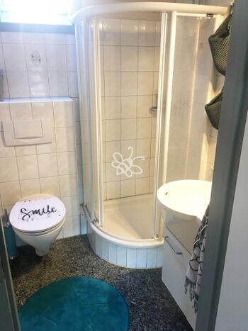 Badezimmer mit Dusche 