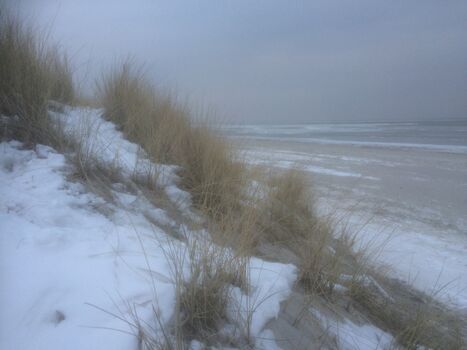 Schnee am Strand