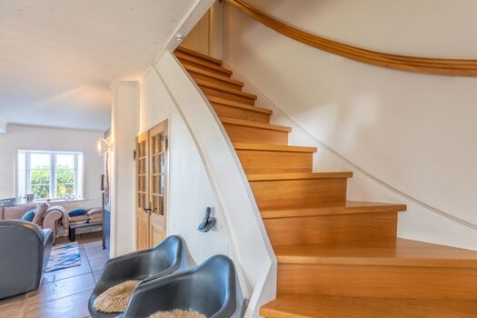 Andrea - Treppenaufgang ins Obergeschoss 