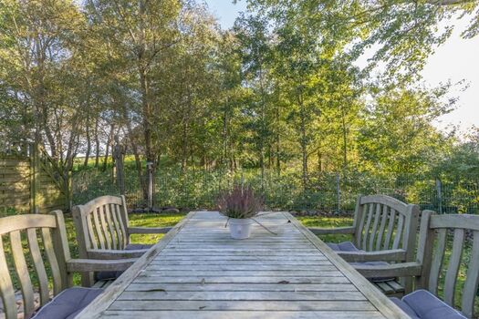 Andrea - Kleiner Sitzbereich im Garten 