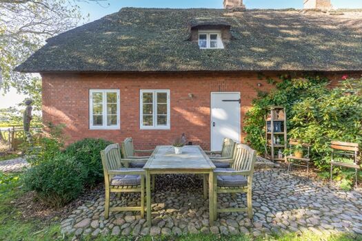 Andrea - Kleiner Sitzbereich im Garten 