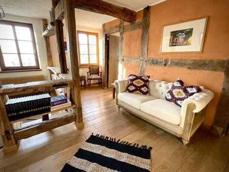 Lese und TV Bereich im OG