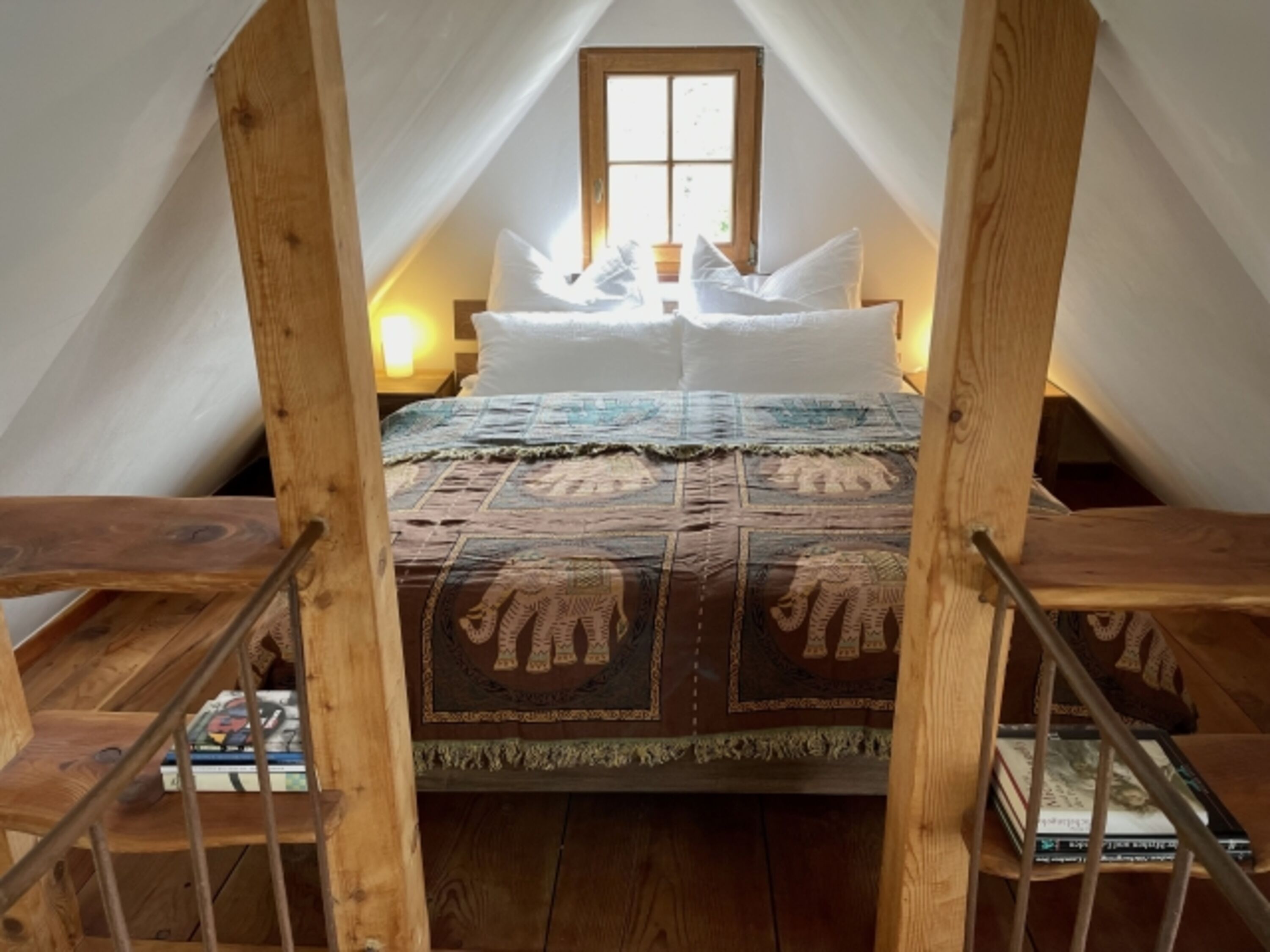 Bett auf Galerie DG