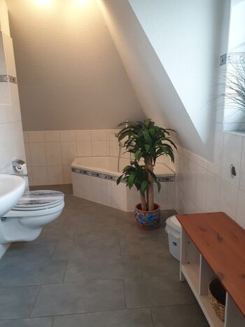 Badezimmer OG mit Dusche und Badewanne