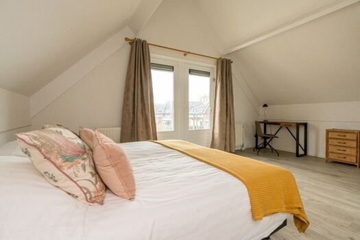 Schlafzimmer 1 mit 2 Einzel Boxspringbetten