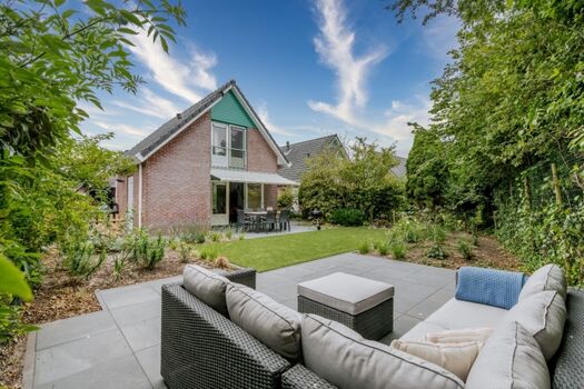 Das wunderschöne Haus mit eingezäuntem, sonnige Garten