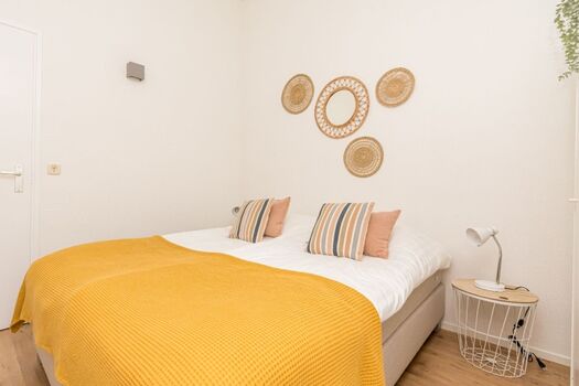 Schlafzimmer 2 mit 2 Einzel Boxsprings und Schrank