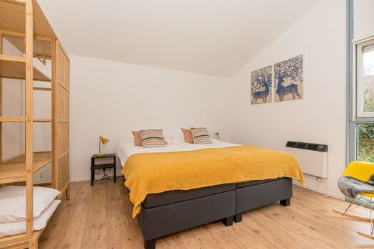 Schlafzimmer 1 mit 2 Einzel Boxsprings und Schrank