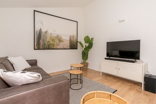 Die Sitzecke mit SMART TV