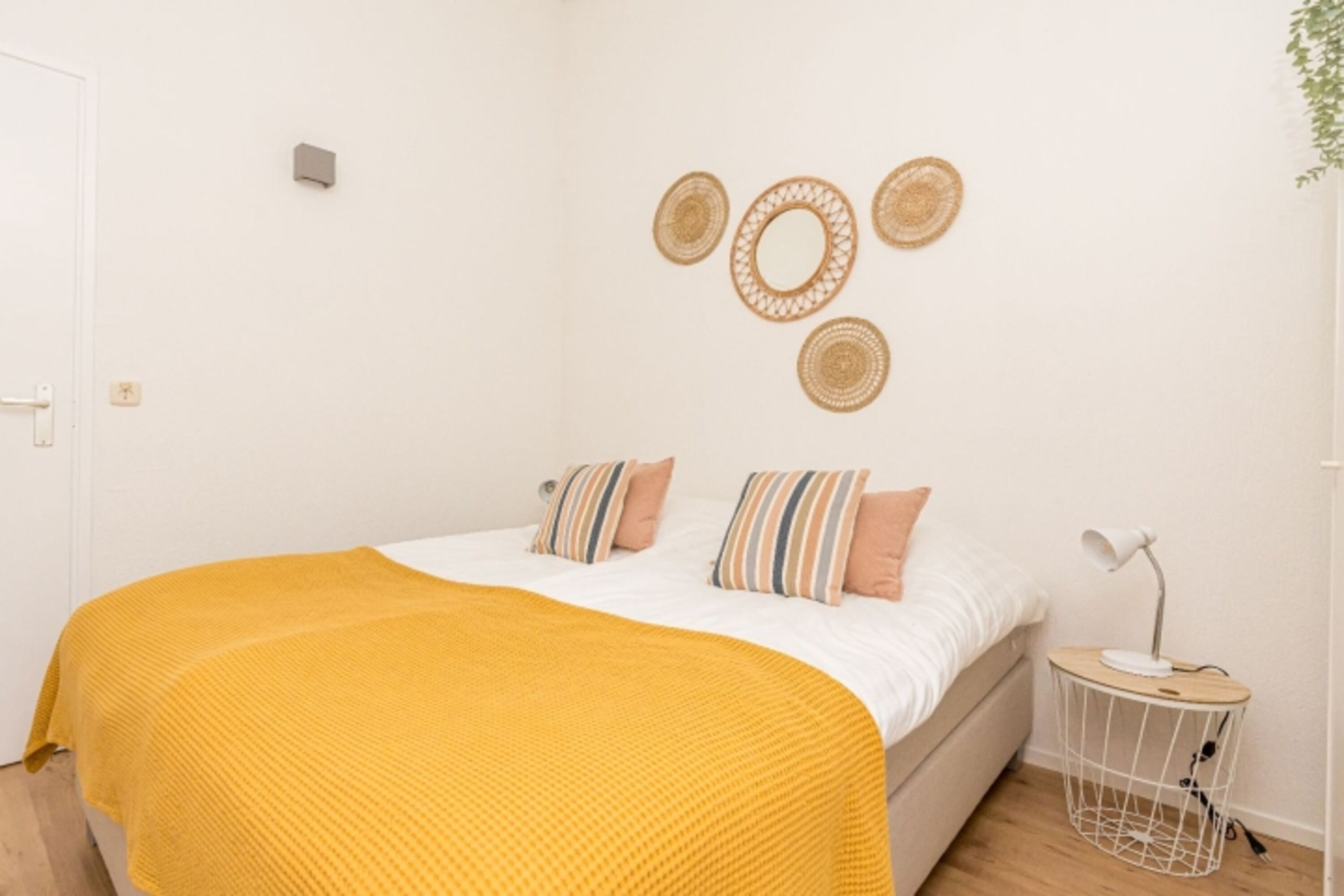 Schlafzimmer 2 mit 2 Einzel Boxsprings und Schrank