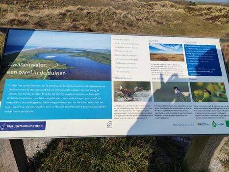 Bei einem Spaziergang durch die Dünen, die großen  Seen bestaunen. Wunderschön!