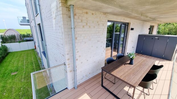 großer Sonnenbalkon