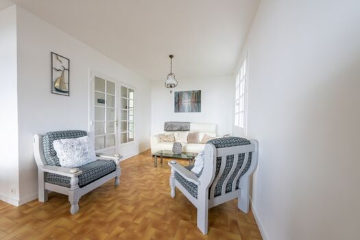 Wohnzimmer mit Ausgang zur Südterrasse