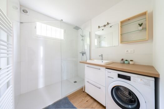 Badezimmer mit italienischer Dusche