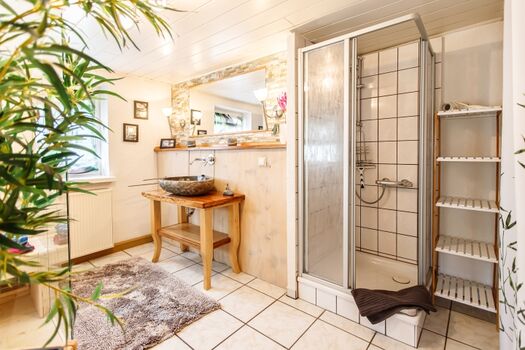 Badezimmer mit Infrarotsauna