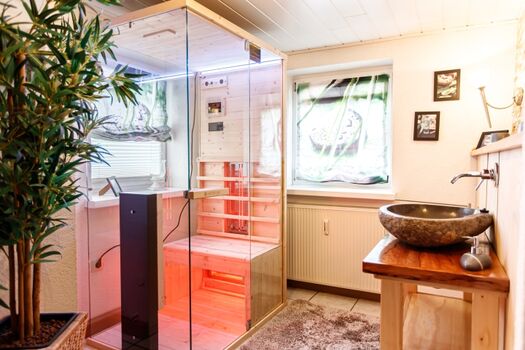 Badezimmer mit Infrarotsauna
