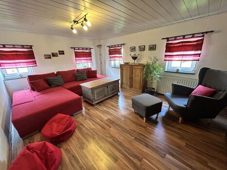 Rustikales Wohnzimmer mit Schlafcouch