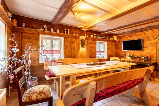 Seperater Aufenthaltsraum im EG mit Infrarotsauna