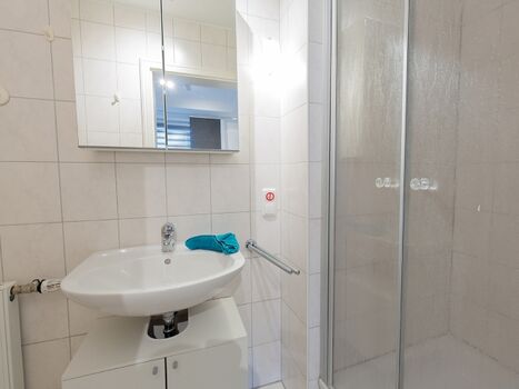 Helles freundliches Duschbad