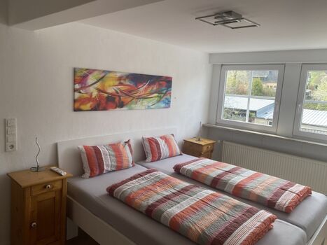 Schlafzimmer 1