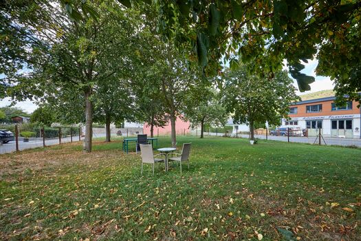 700 m2 eingezäunte Hundewiese