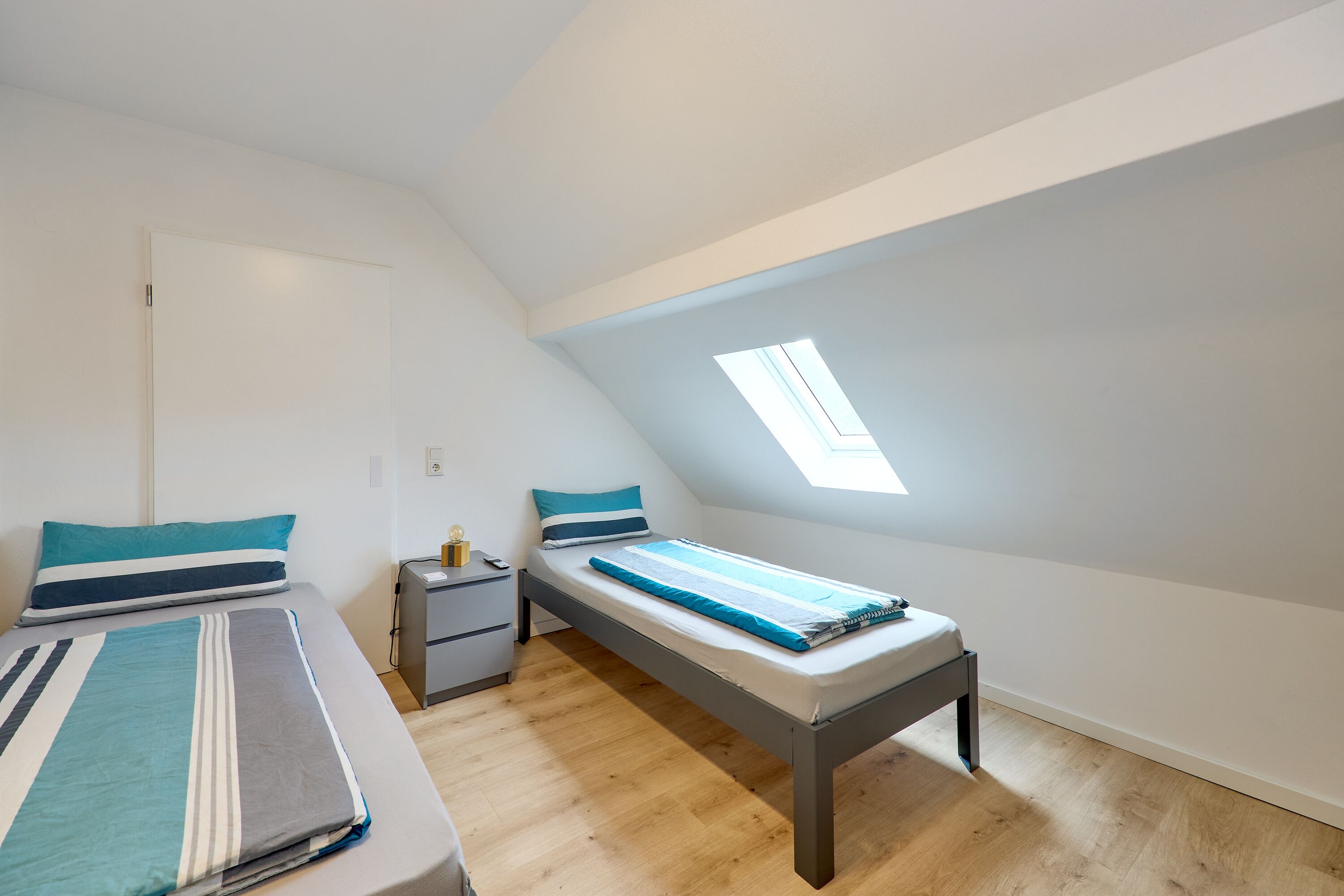 Schlafzimmer 2, Rollladen elektrisch