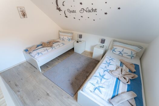 Der Schlafraum mit den beiden Einzelbetten