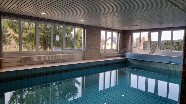 Entspannen im Indoorpool-perfekt nach einem Spaziergang mit dem Hund