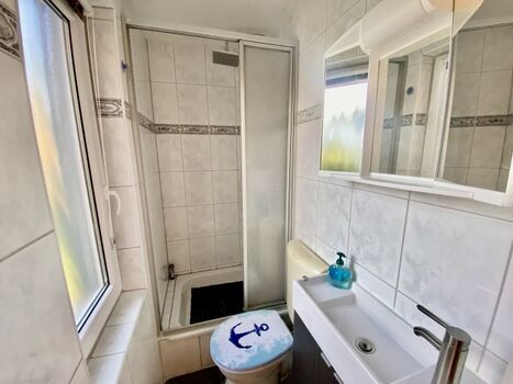 kl. Bad mit Dusche / WC