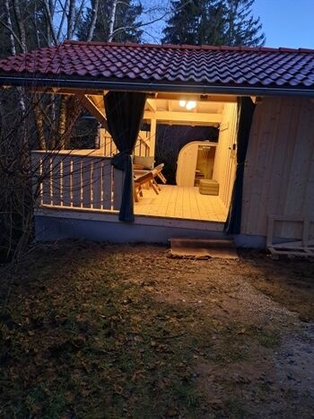 Ansicht Gartenhaus mit Ruheterrasse