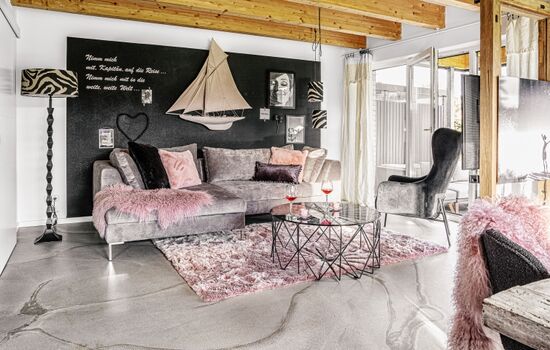 Wohnzimmer mit Schlafsofa 1,60 x 2,00m