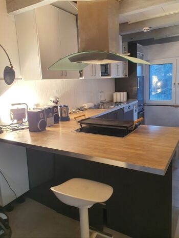 Offene Küche mit Esstisch für 4 Personen 