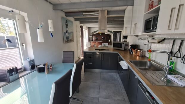 Offene Küche mit Eßtisch