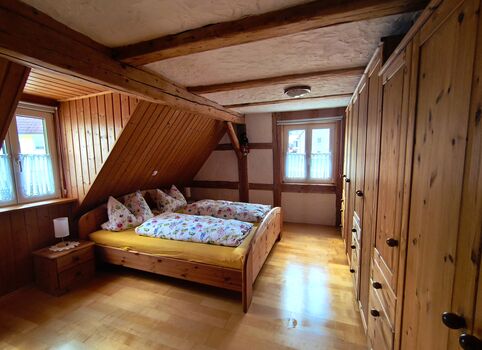 Schlafzimmer 1