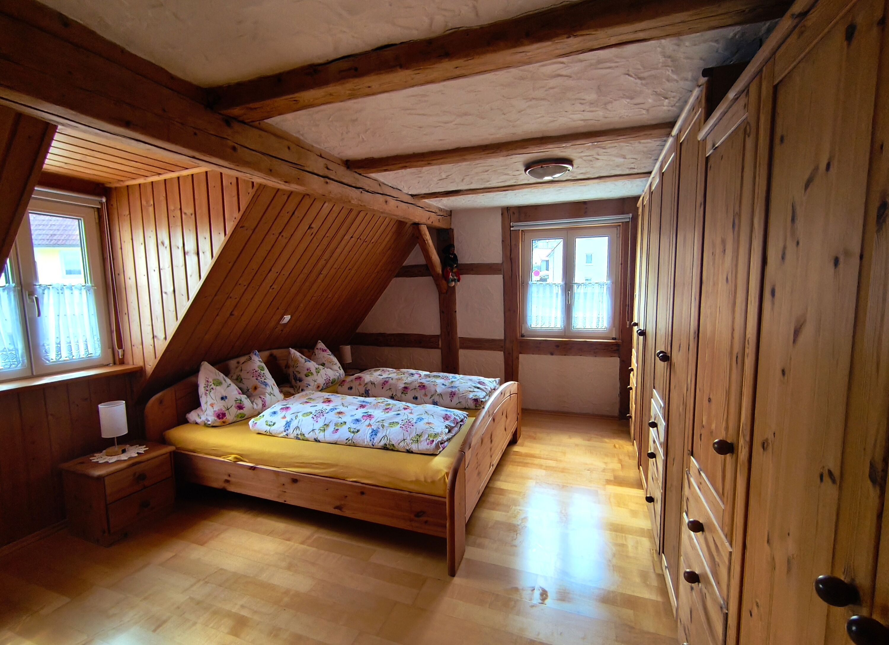 Schlafzimmer 1