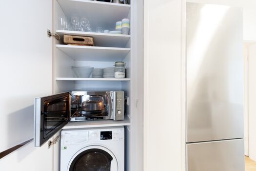 Waschtrockner, Mikrowelle, Waffeleisen ... es ist alles da