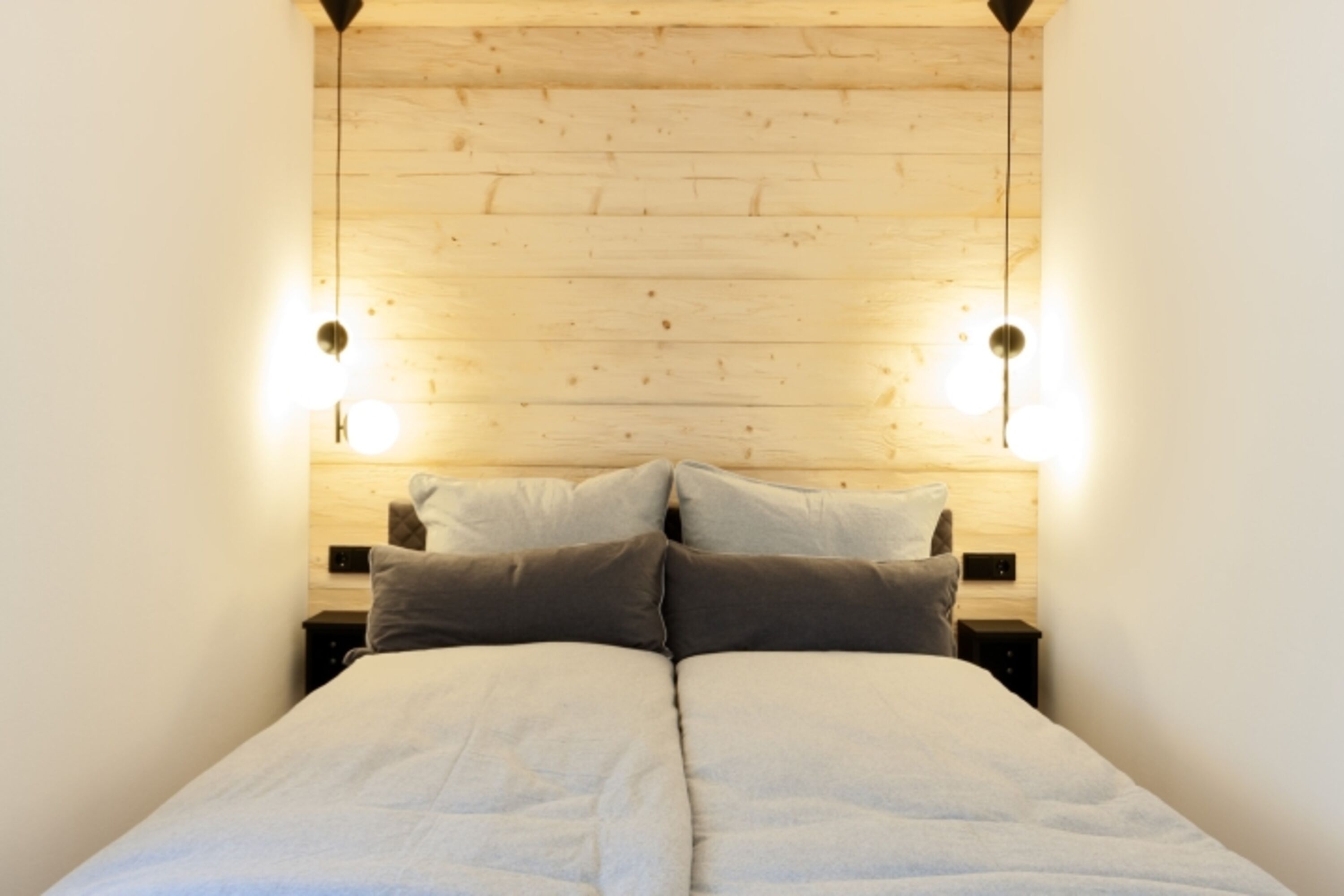 Hauptschlafzimmer mit gemütlichem Boxspring ohne Besucherritze 160x200cm