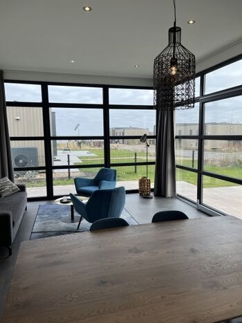 Esstisch mit Blick auf's Wasser