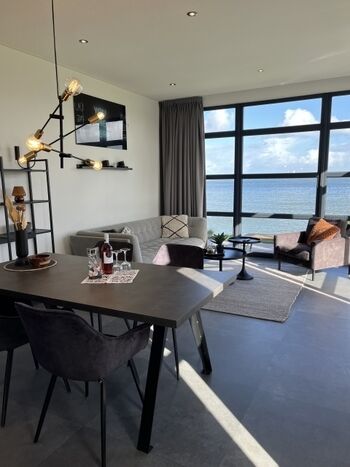 Esstisch mit Aussicht, gemütliche Couch