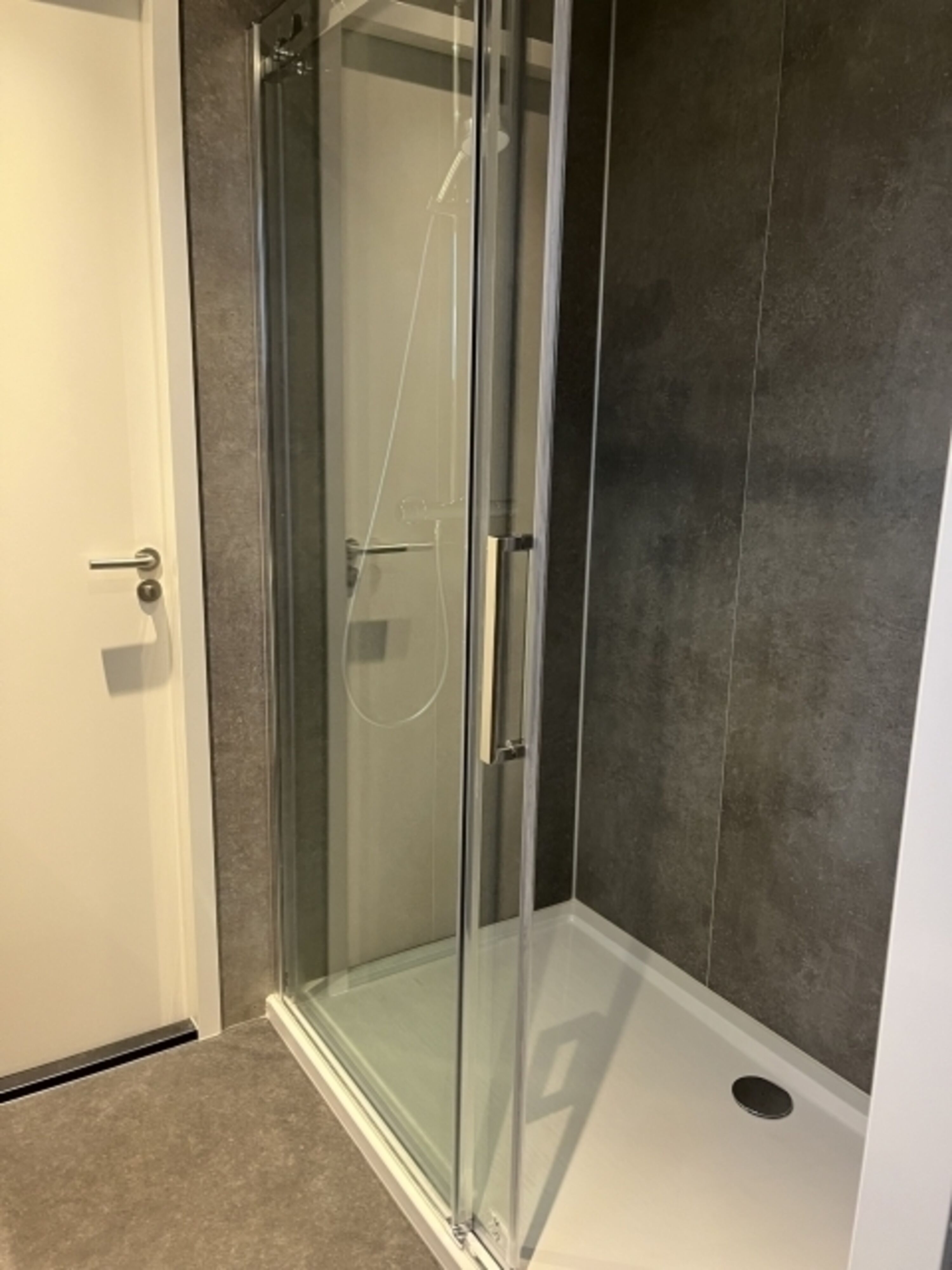 Bad mit Rainshower-Dusche
