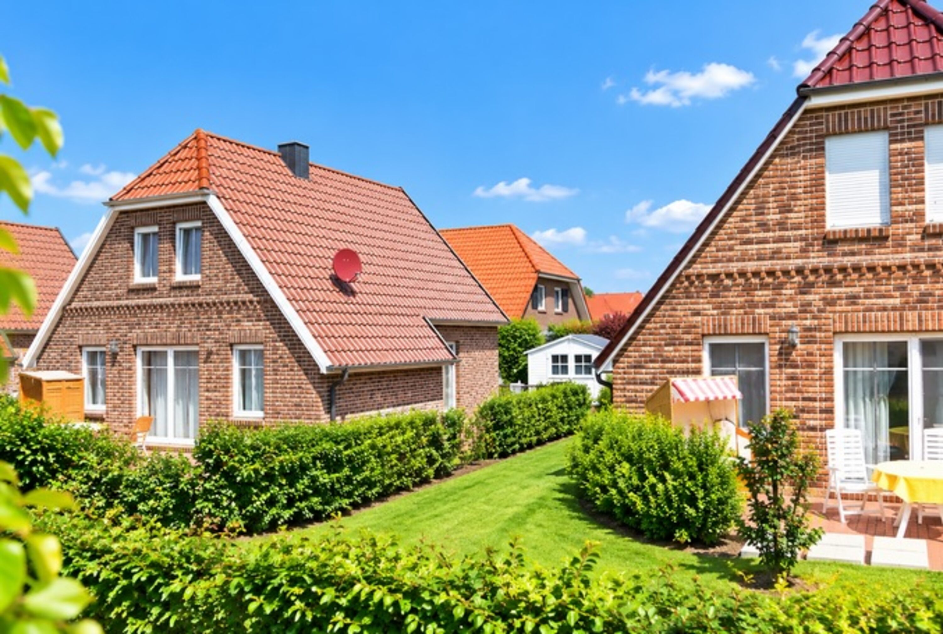 Annika rechtes Haus mit Schwesternhaus Kirsten