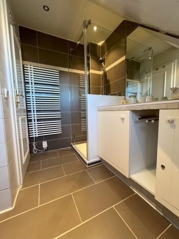 Handtuchtrockner, niedriger Duscheinstieg