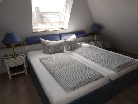 großes Bett, Kabel-TV, Sky, Rollladen, Infrarotheizung