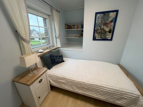 kleines Schlafzimmer, Einbauschrank, Rolladen