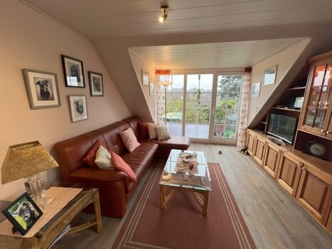 Wohnzimmer mit Blick in den Garten